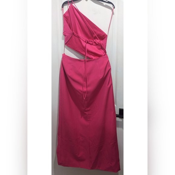 Barbie pink Bardot | Luna cut out midi dress in pink punch - Picture 4 of 9